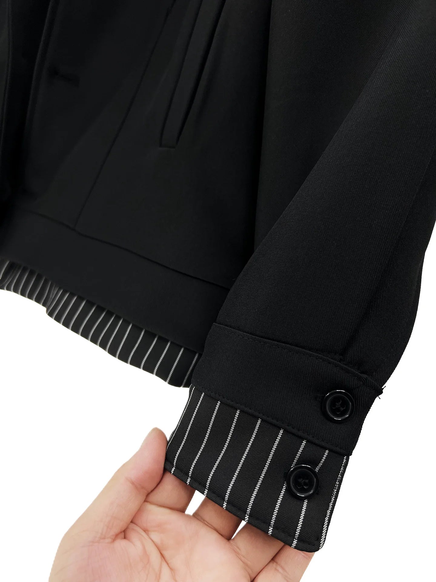 Lagenjacke mit Streifenmuster und dekonstruiertem Revers