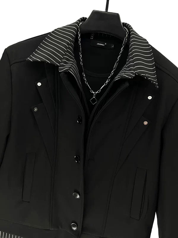 Lagenjacke mit Streifenmuster und dekonstruiertem Revers